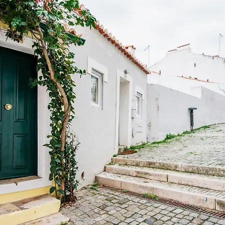 Cozy Yellow House Bairro Alto Holiday home *